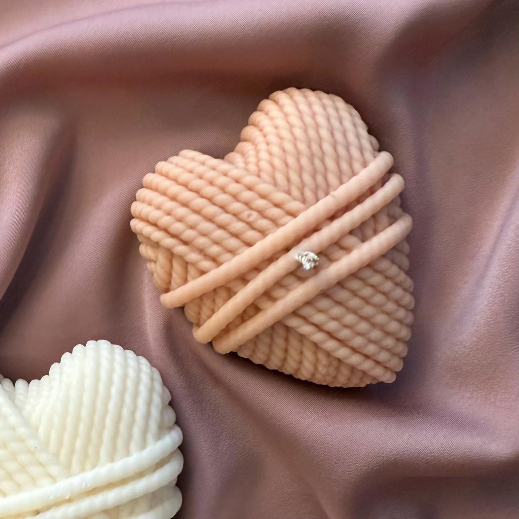 Knitting Wool Heart Soy Candle — Bougie de Soja Cœur en Laine Tricotée