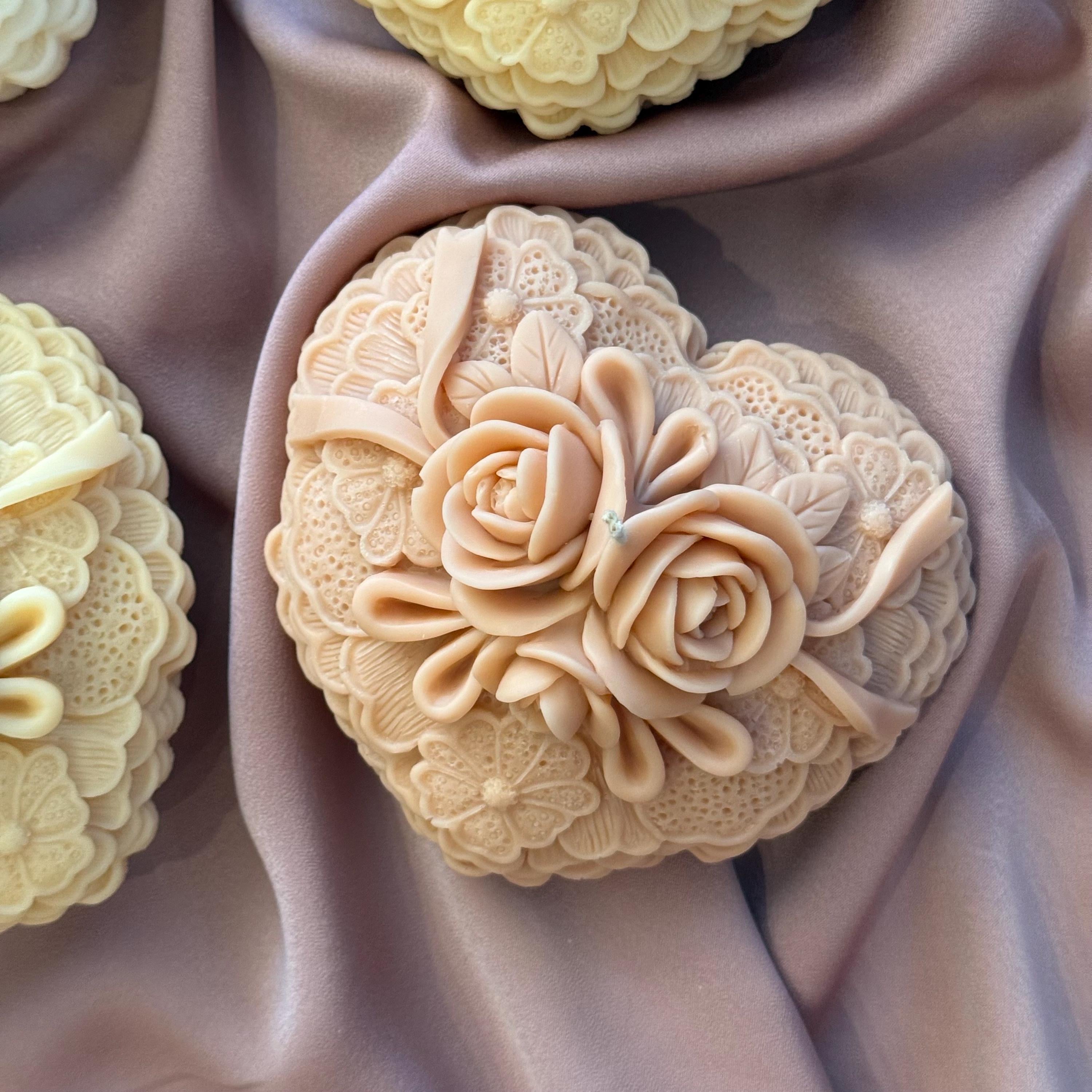 Flower Heart Soy Candle — Bougie de Soja Cœur Fleuri
