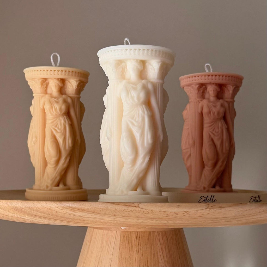 Caryatid Greek Column Soy Candle — Bougie de Soja Colonne Cariatide Grecque