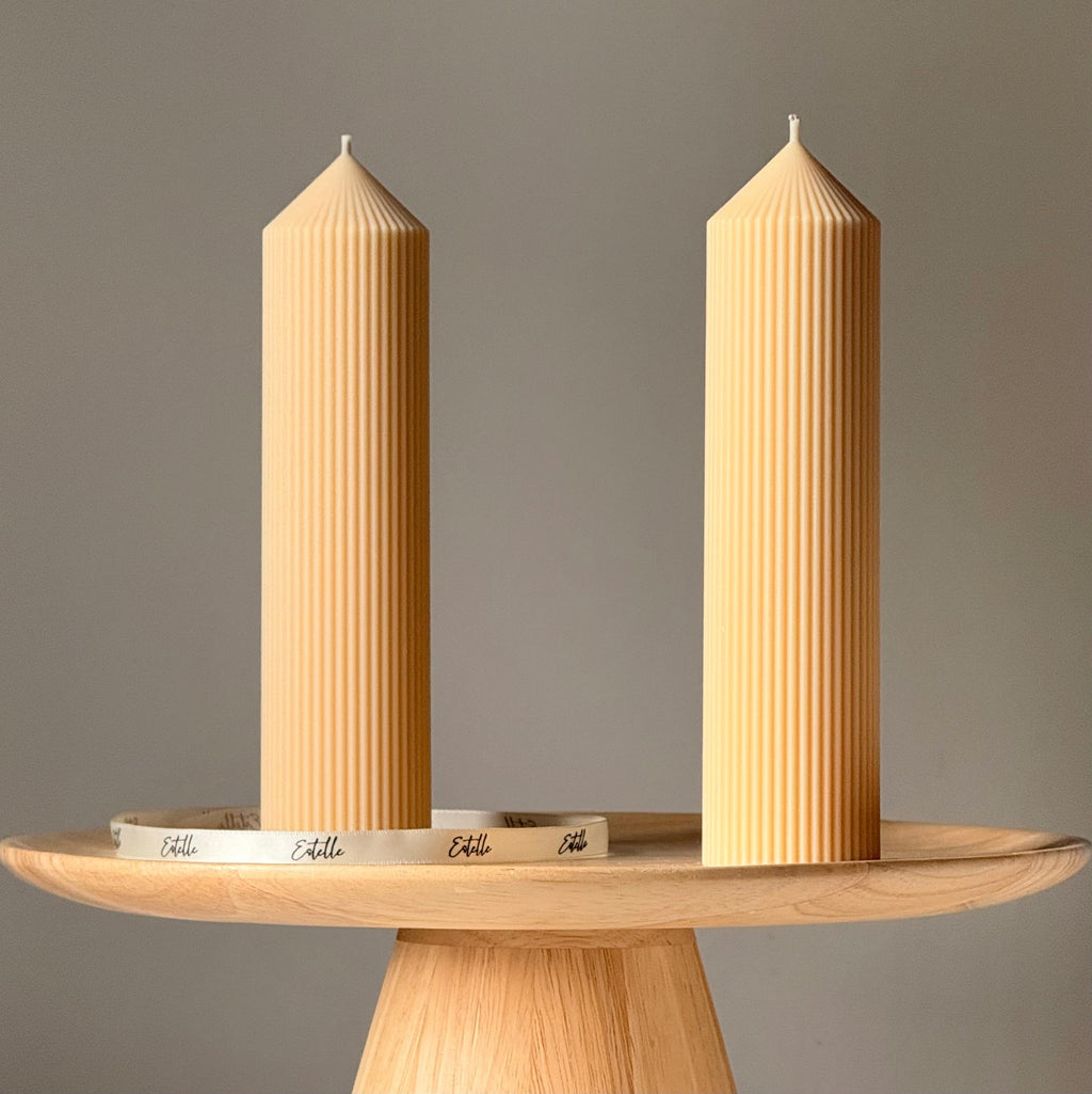 Greko Ribbed Peak Soy Wax Candle — Bougie de Soja Pic Grec Côtelée
