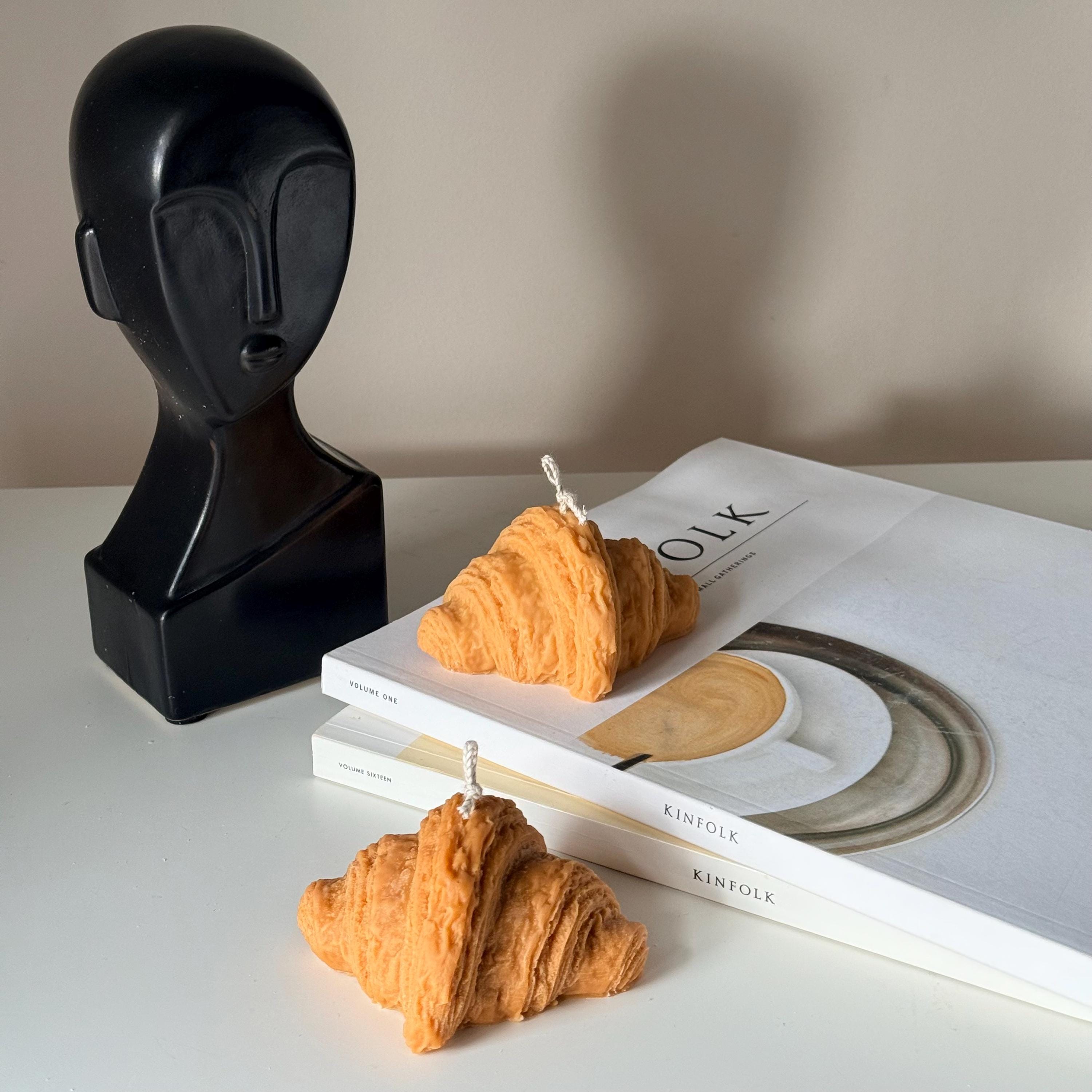 Canadian Croissant Sculptural Soy Candle – Bougie Soja Croissant Sculpturale Fait au Canada