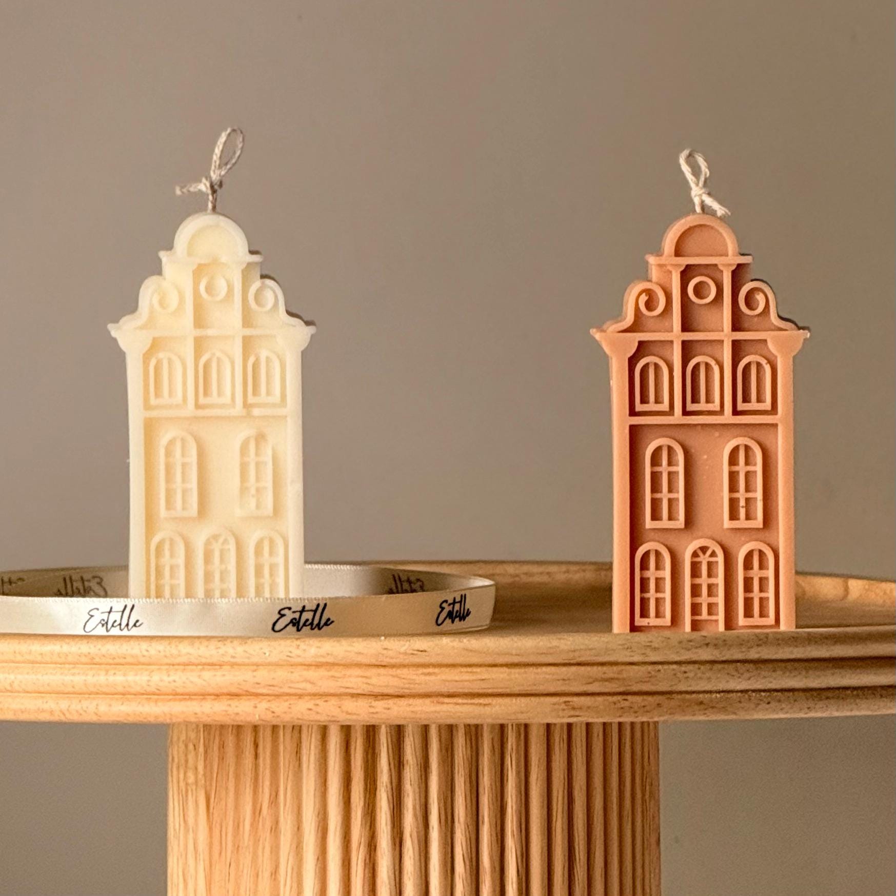 Petit Maison Soy Pillar Candle — Bougie Pilier de Soja Petite Maison