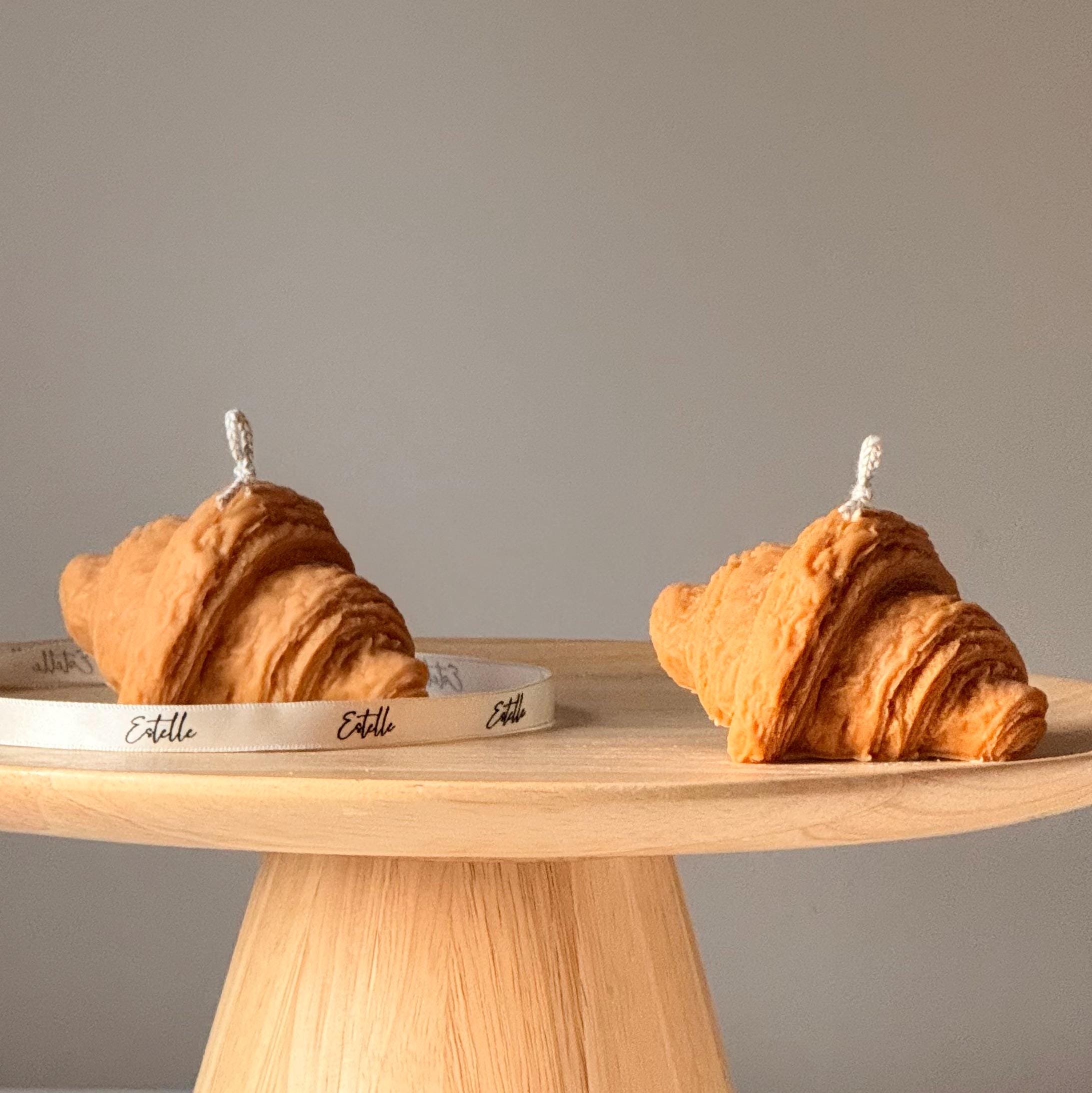 Canadian Croissant Sculptural Soy Candle – Bougie Soja Croissant Sculpturale Fait au Canada