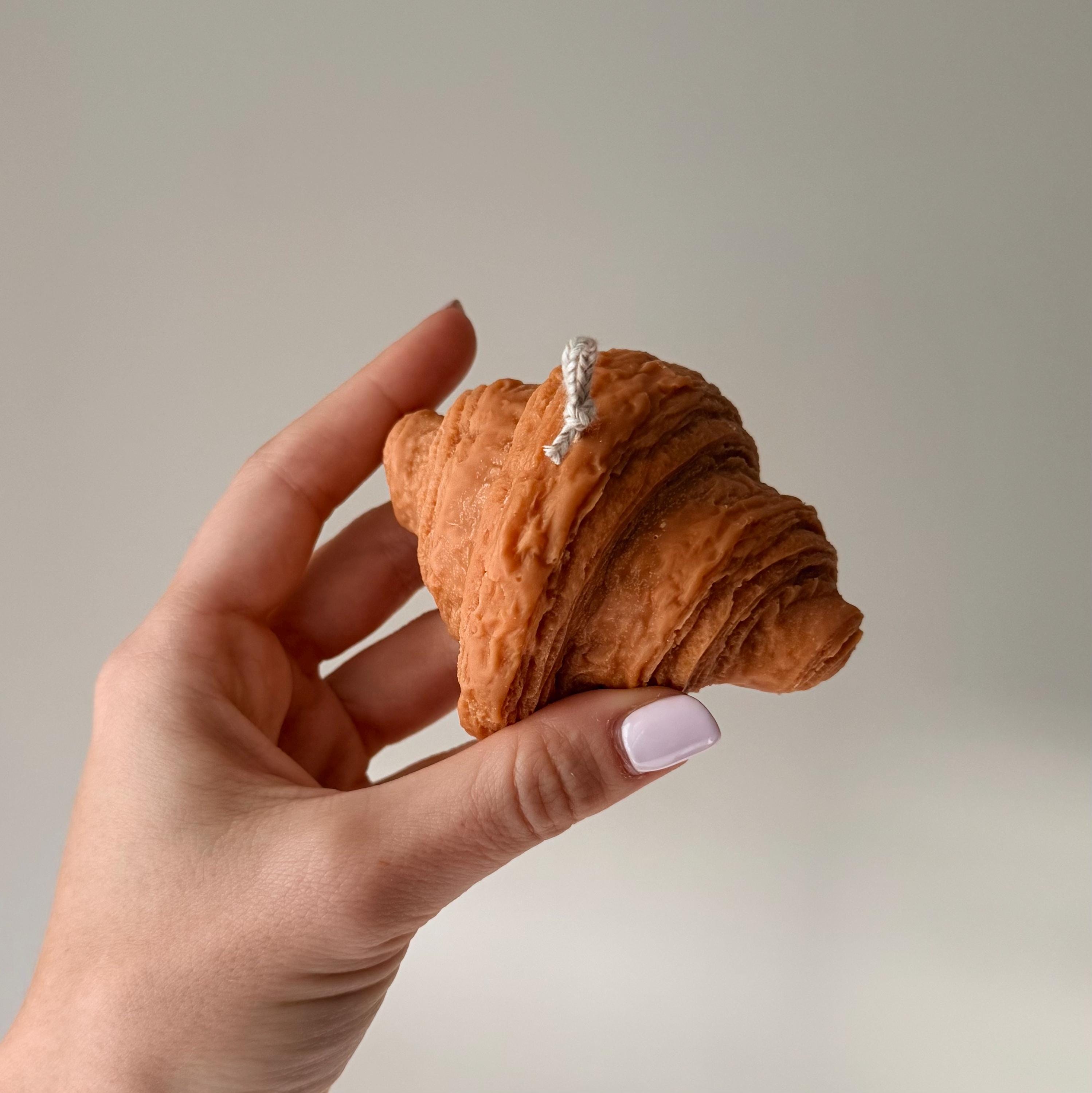 Canadian Croissant Sculptural Soy Candle – Bougie Soja Croissant Sculpturale Fait au Canada