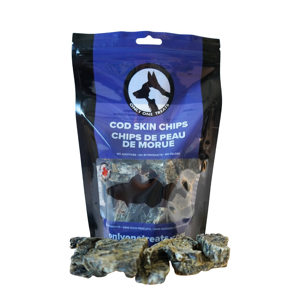 Oh Canada Gifts cod skin chips for dogs in a 100g bag with crispy dried fish skin treats displayed in front.