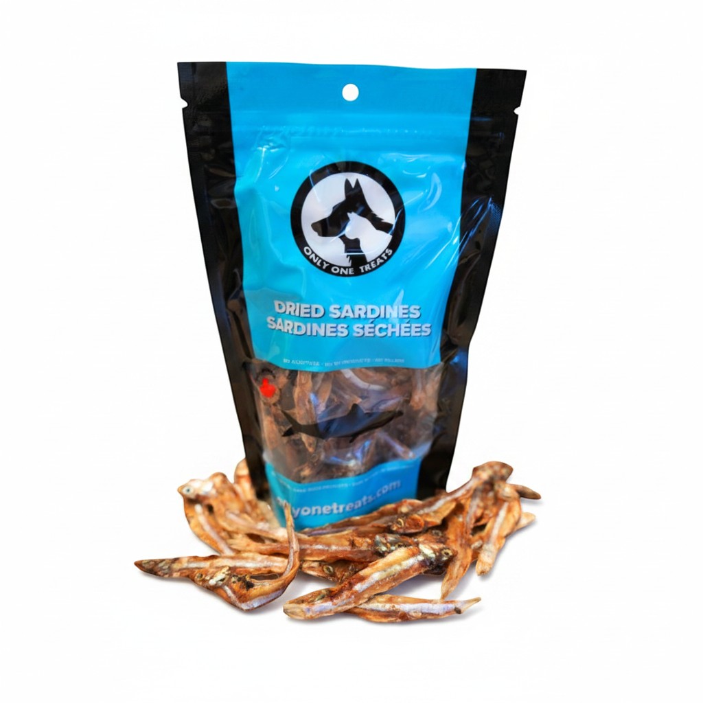 Oh Canada Gifts 90g bag of whole dried Canadian sardines for dogs and cats, rich in Omega-3 fatty acids.